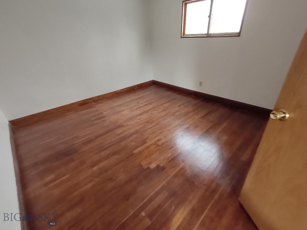 617 E Callender Street Property Photo 28