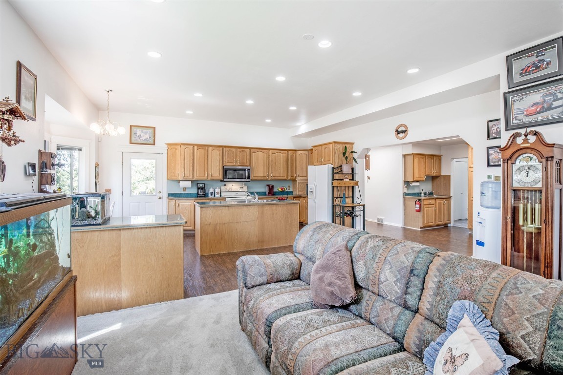 204 Boundary Street Property Photo 13