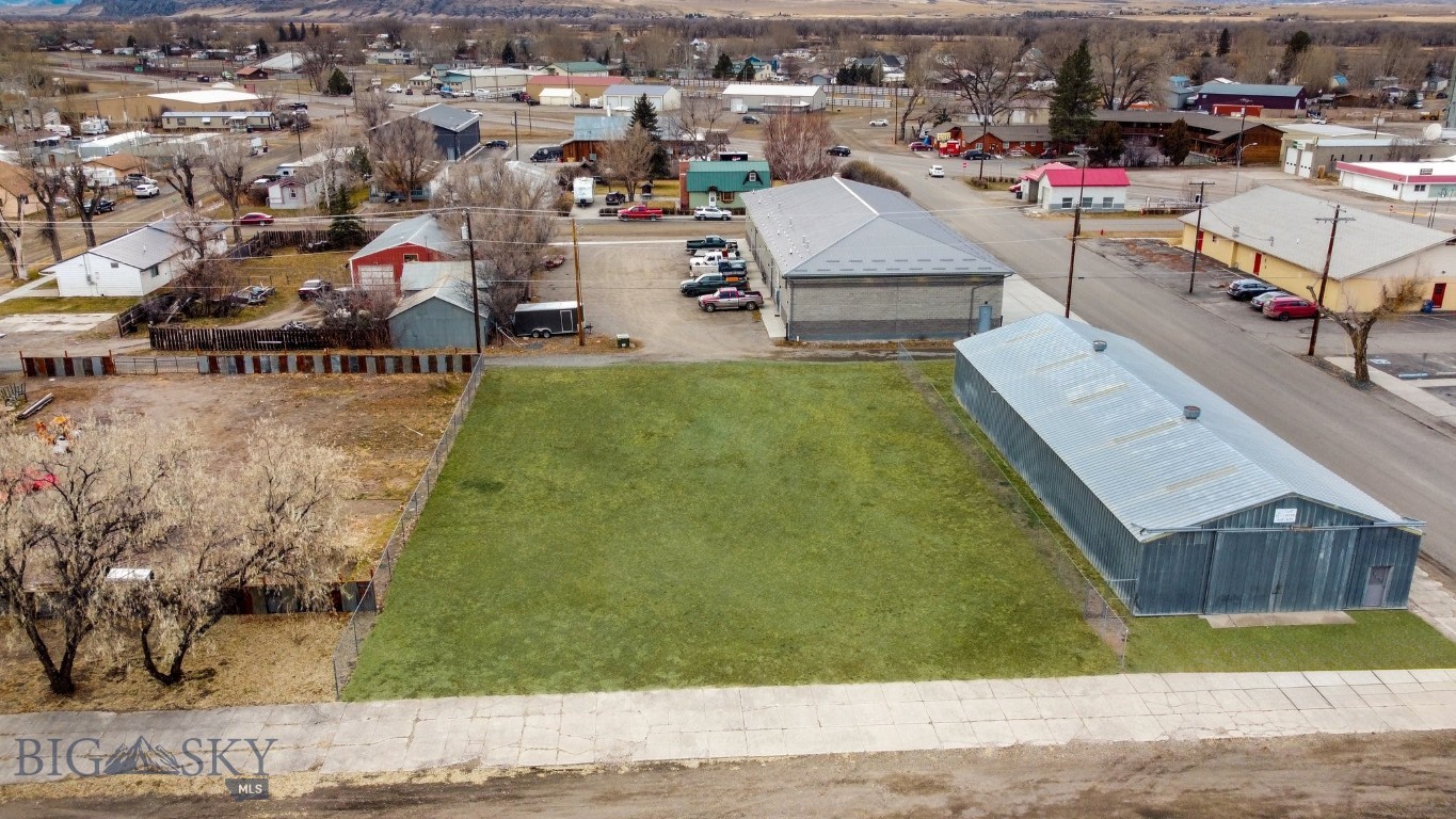 408 S Main Street Property Photo 3