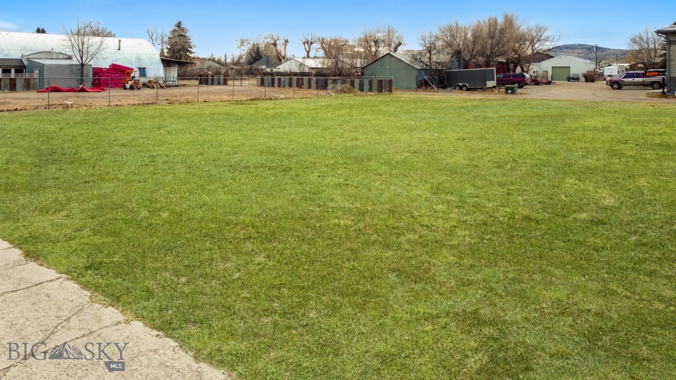 408 S Main Street Property Photo 9