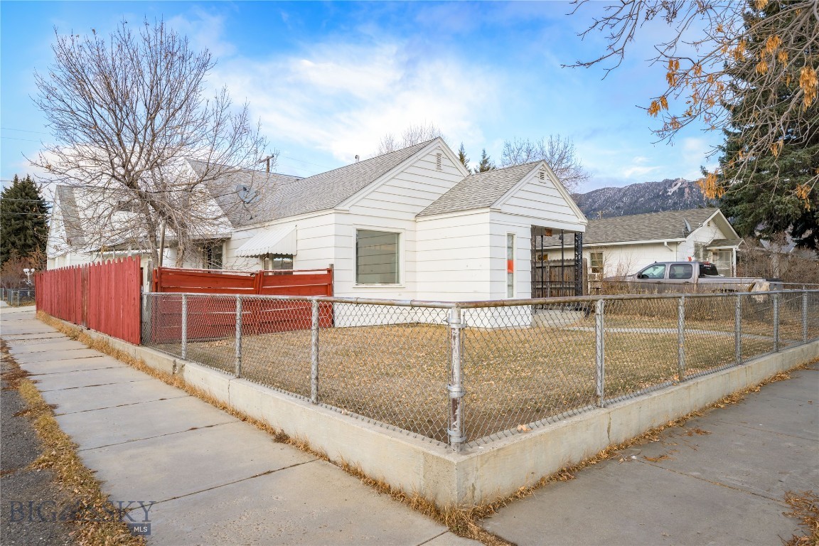 2801 Harvard Avenue Property Photo