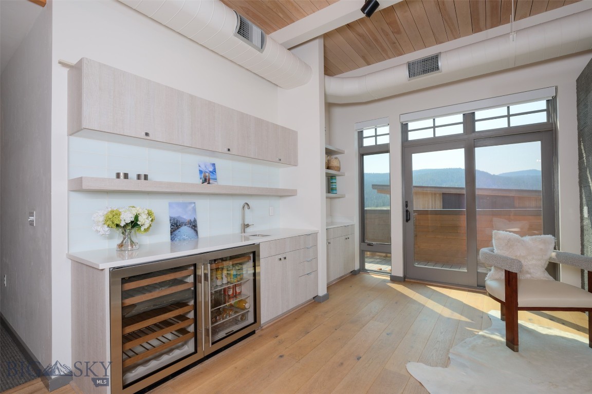 99 Town Center Avenue Unit R2 Property Photo 5