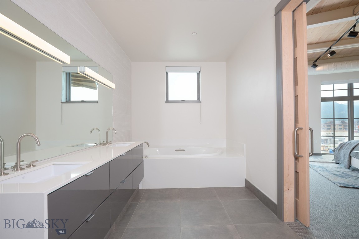 99 Town Center Avenue Unit R2 Property Photo 28