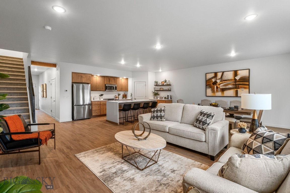 402 W Manhattan Avenue B Property Photo 1