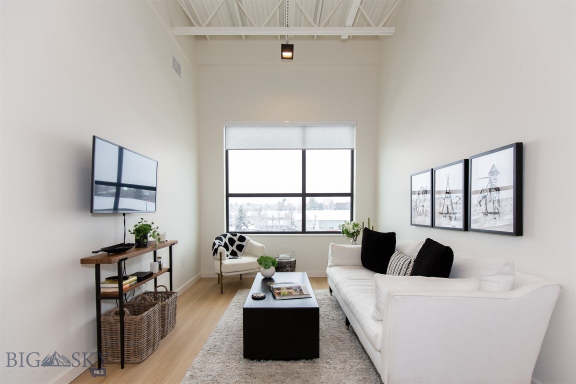 515 W Aspen Street 317 Property Photo 3