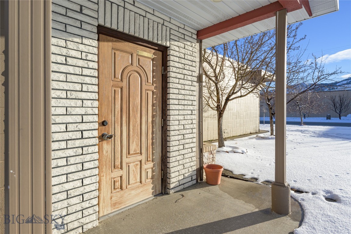 1300 E Commercial Avenue Property Photo 2