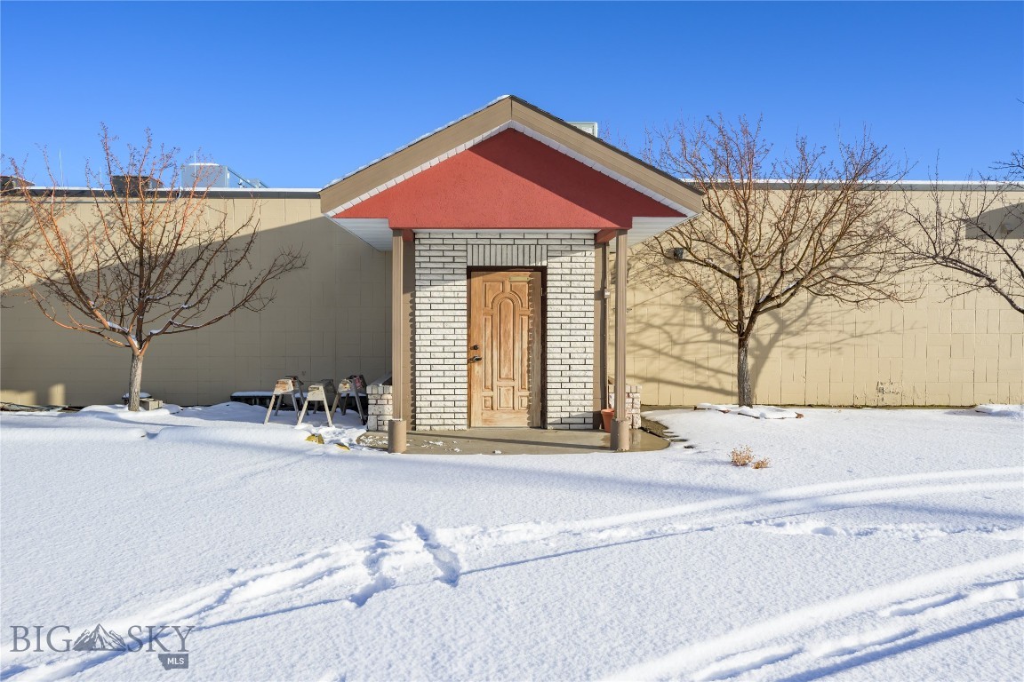 1300 E Commercial Avenue Property Photo 3