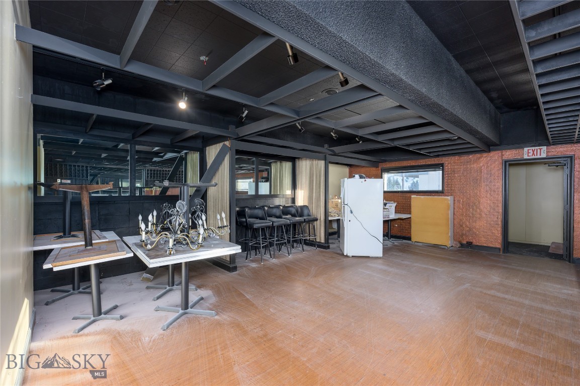 1300 E Commercial Avenue Property Photo 8