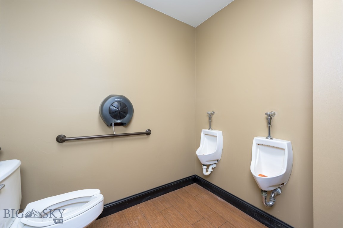1300 E Commercial Avenue Property Photo 16