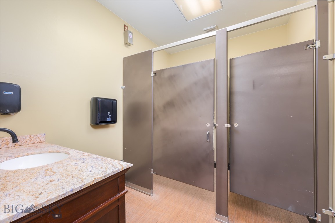 1300 E Commercial Avenue Property Photo 17