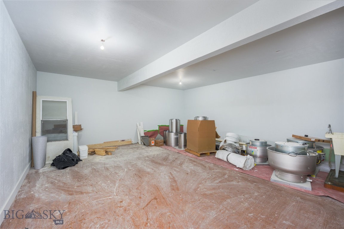1300 E Commercial Avenue Property Photo 18