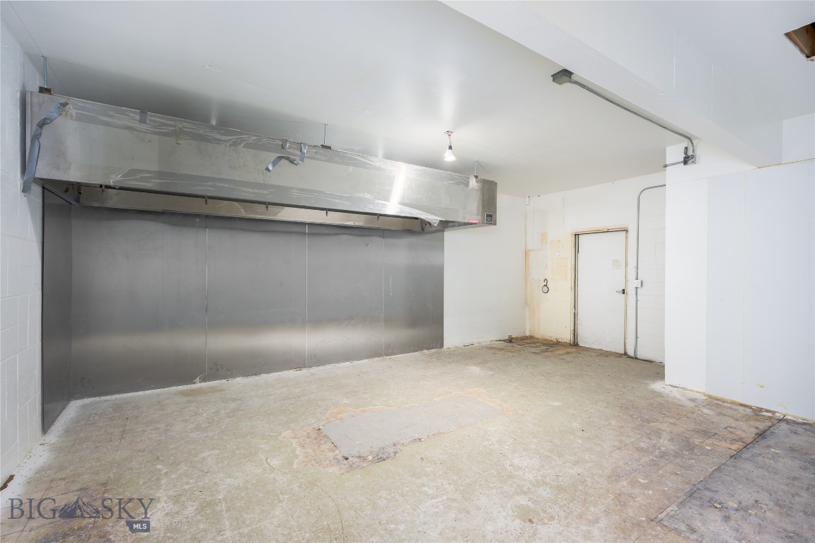 1300 E Commercial Avenue Property Photo 19