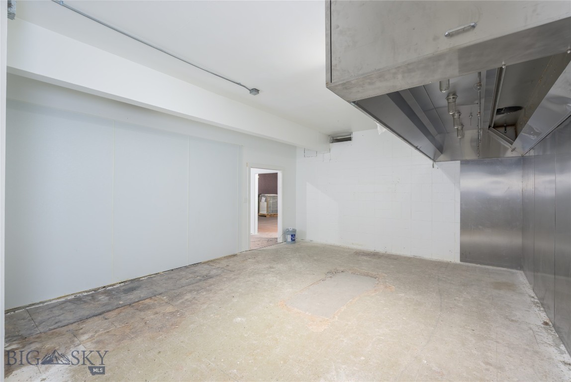 1300 E Commercial Avenue Property Photo 20