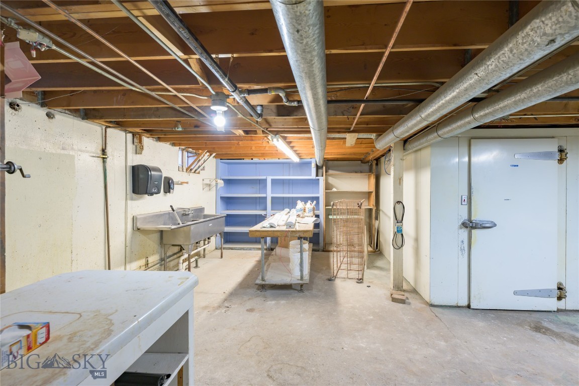 1300 E Commercial Avenue Property Photo 23