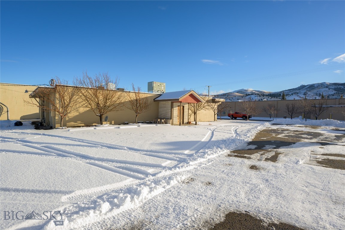 1300 E Commercial Avenue Property Photo 28