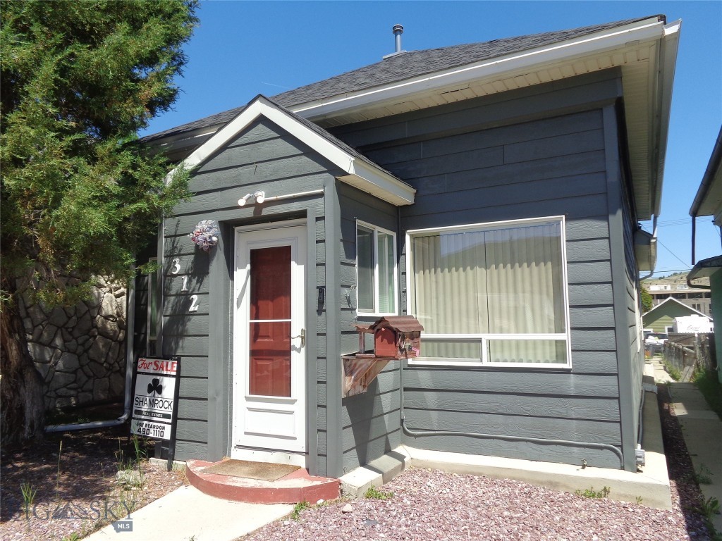 312 E 4th Street Property Photo 1