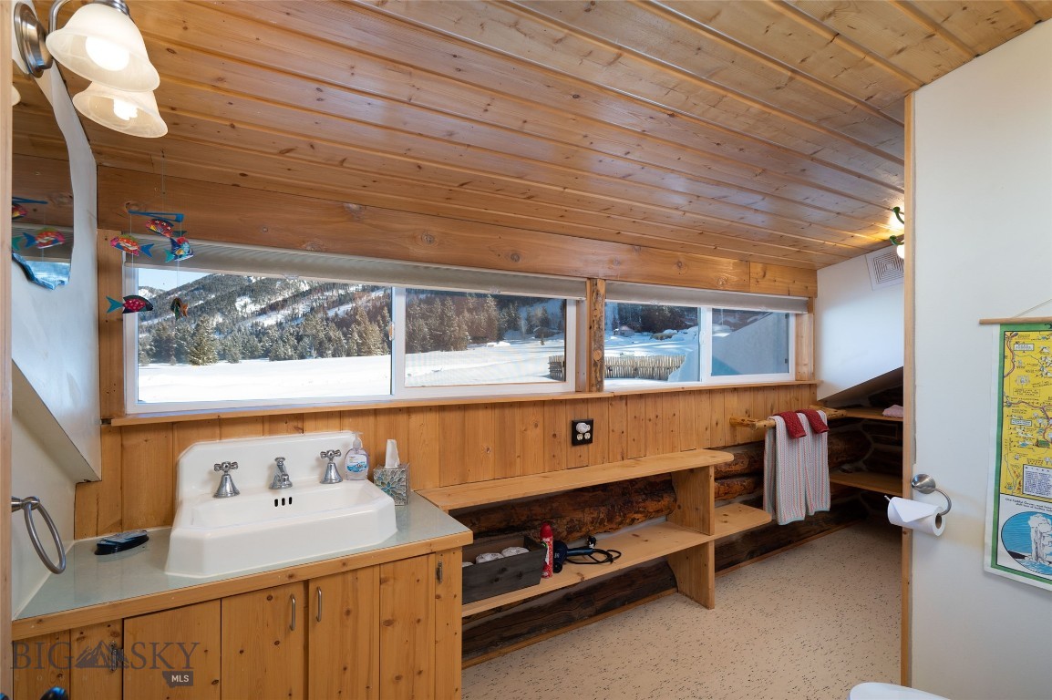 212 Hebgen Lodge Road Property Photo 27