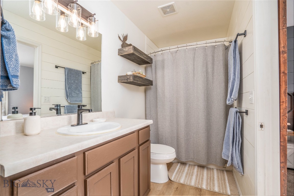910 Golden West Drive Property Photo 10