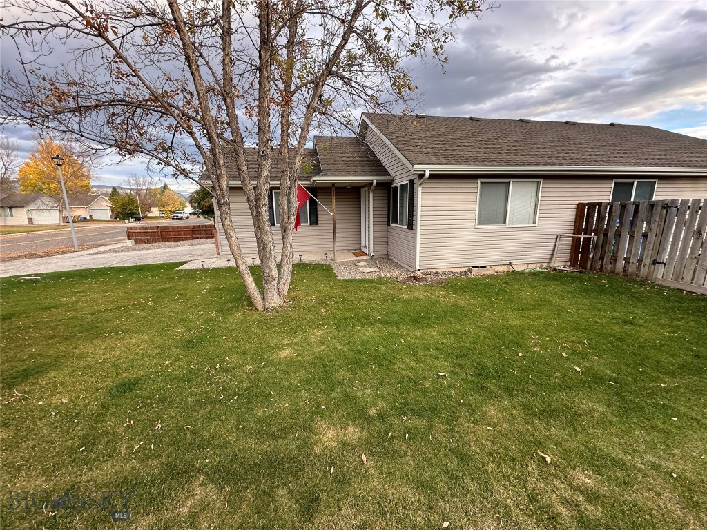910 Golden West Drive Property Photo 17