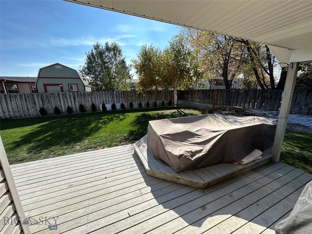 910 Golden West Drive Property Photo 18