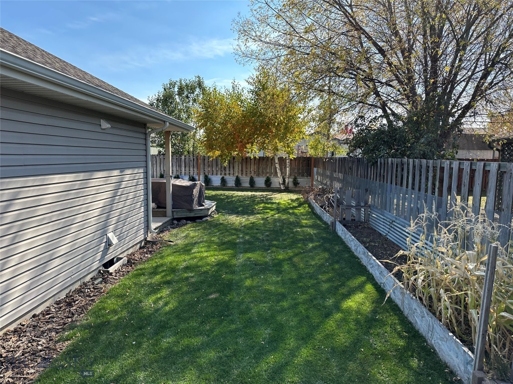 910 Golden West Drive Property Photo 23