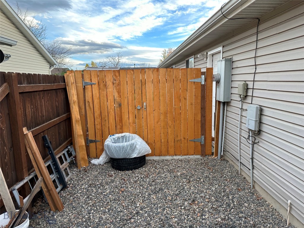 910 Golden West Drive Property Photo 27