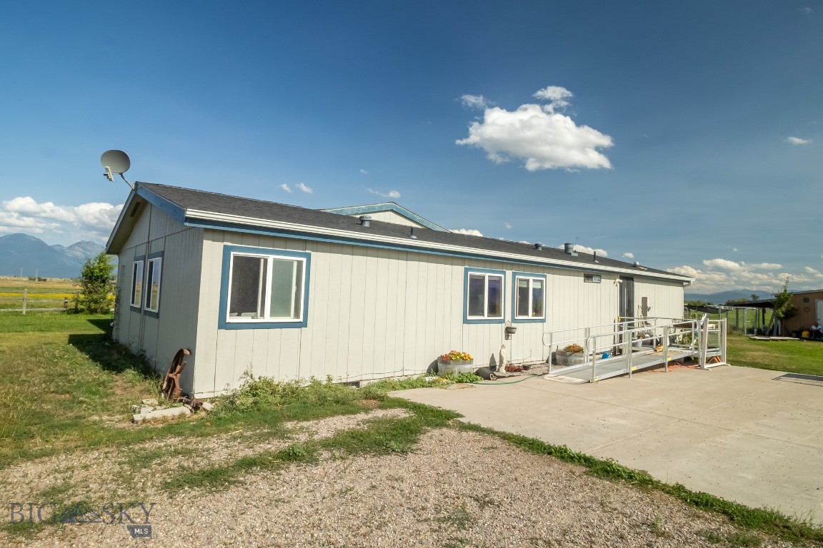 39249 Dellwo Road Property Photo 4