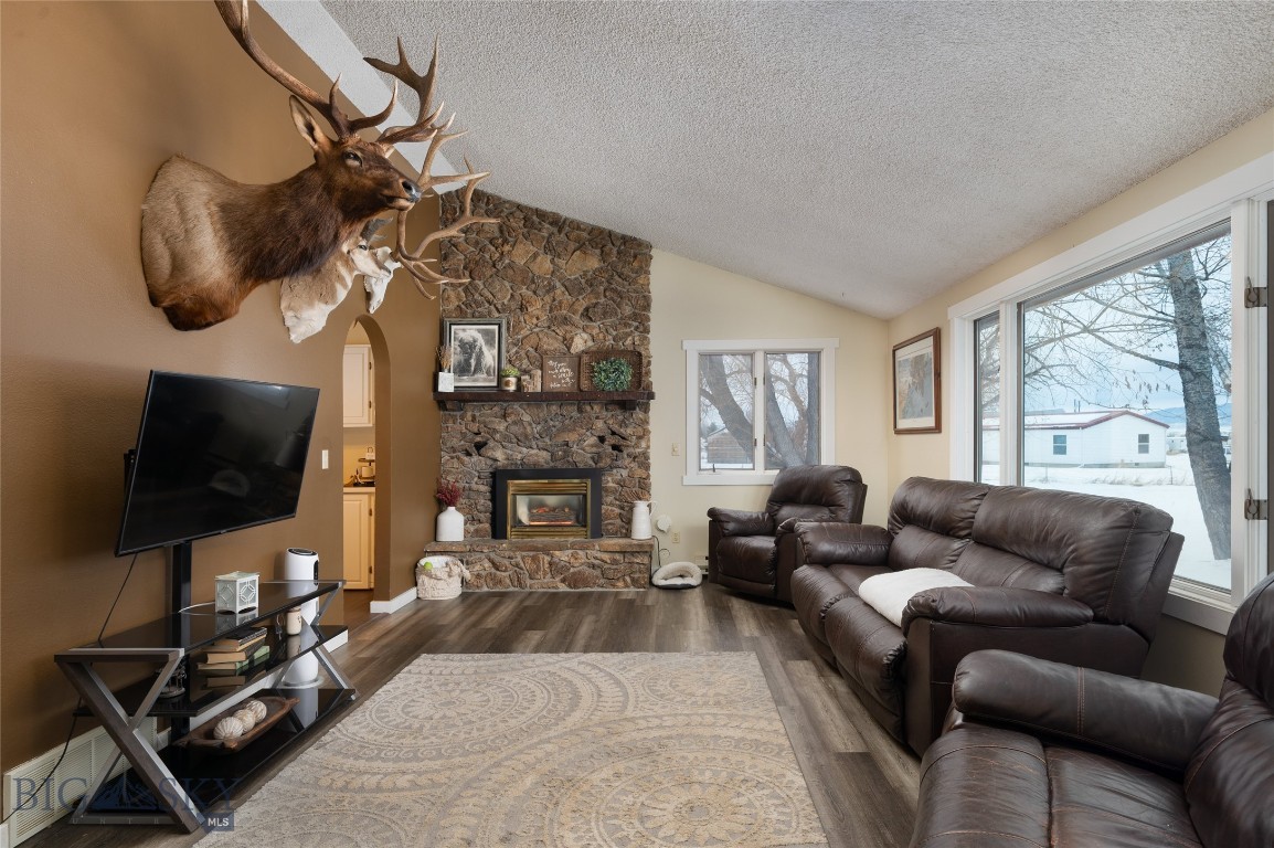 2521 Weaver Lane Property Photo 4