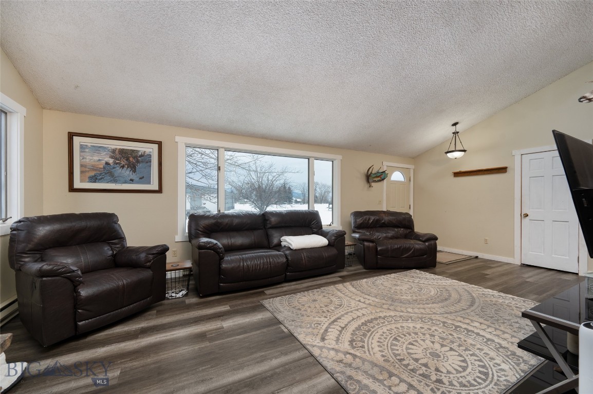 2521 Weaver Lane Property Photo 5