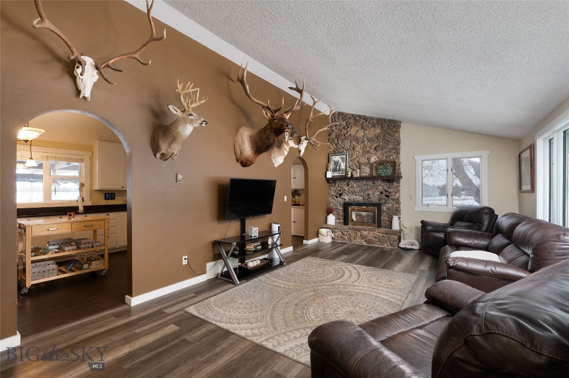 2521 Weaver Lane Property Photo 6