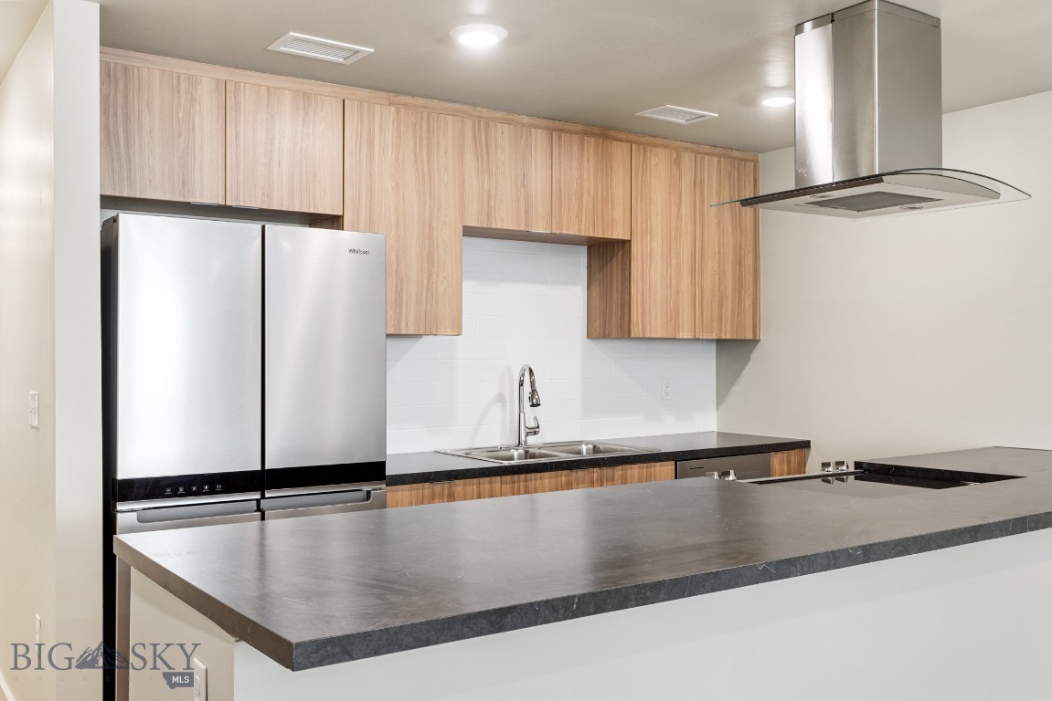 59 E Park Street 202 Property Photo 1