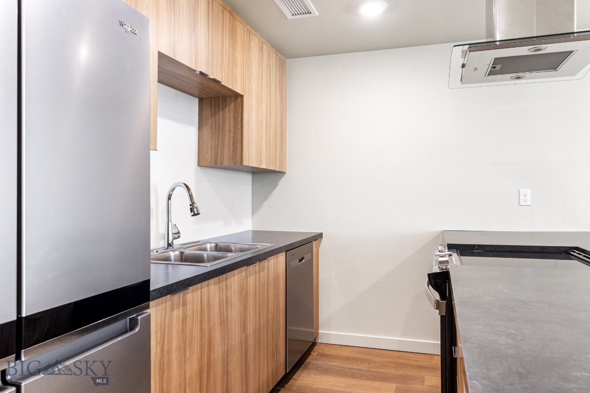 59 E Park Street 202 Property Photo 3