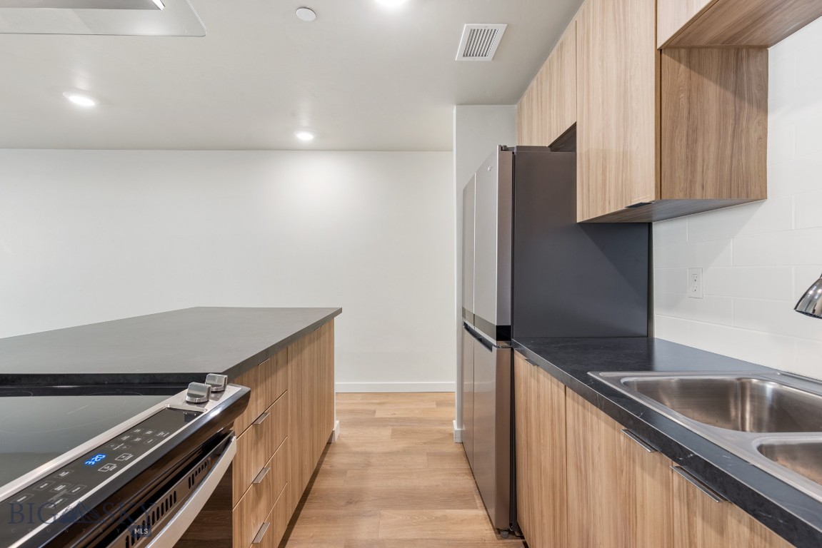 59 E Park Street 202 Property Photo 5