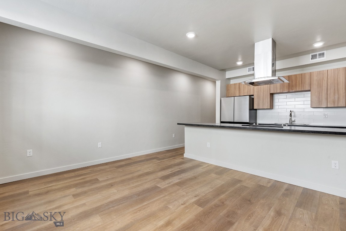 59 E Park Street 204 Property Photo 1
