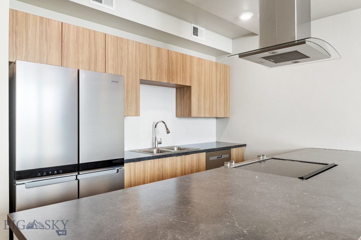 59 E Park Street 204 Property Photo 5