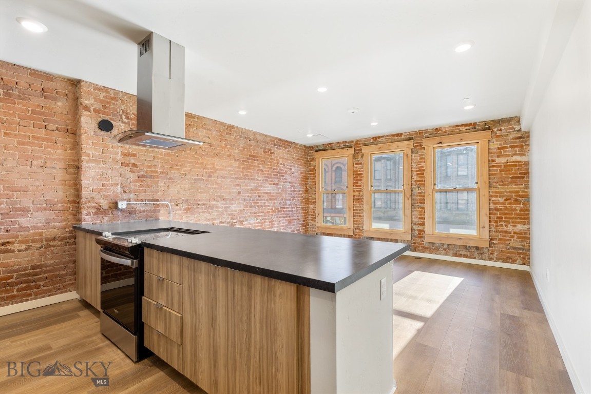 59 E Park Street 205 Property Photo 1