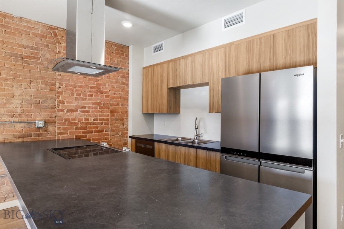 59 E Park Street 206 Property Photo 3