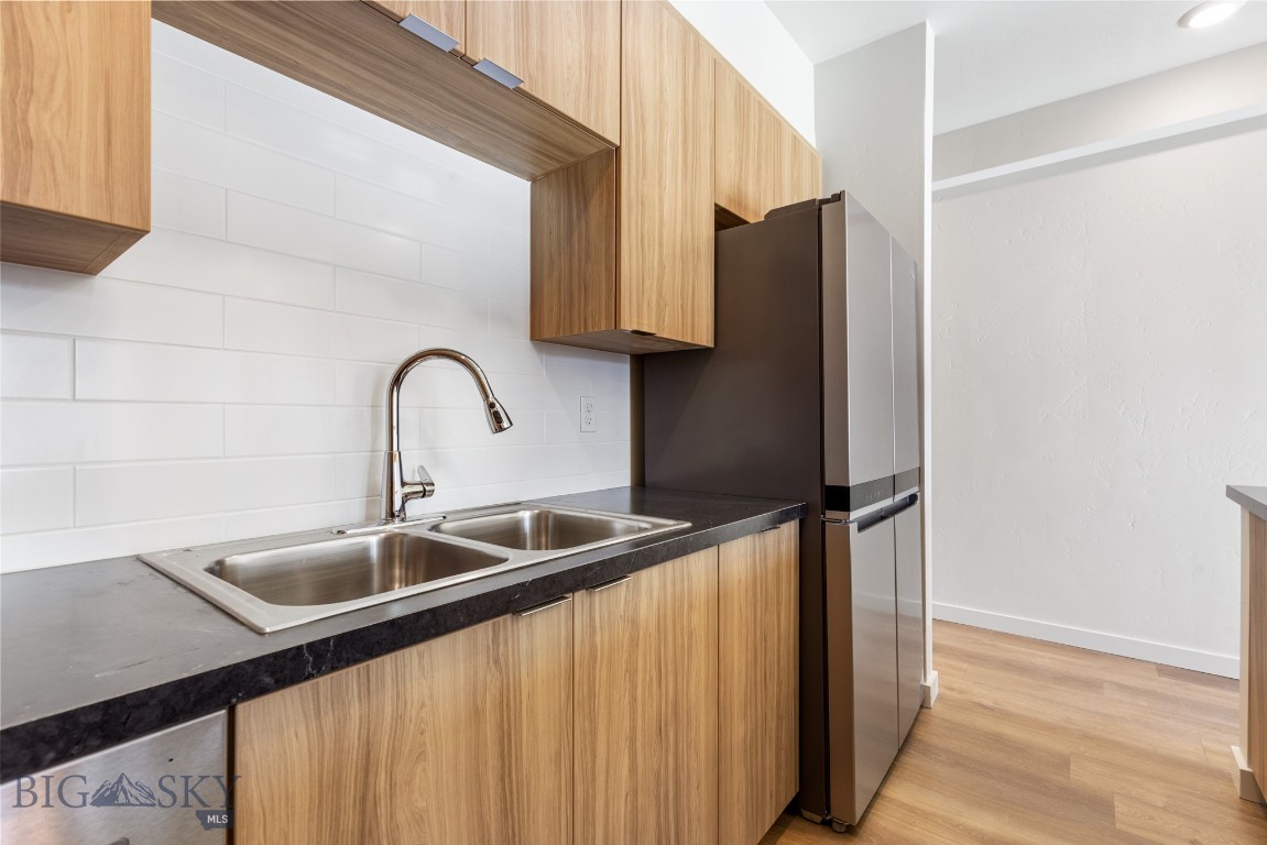 59 E Park Street 206 Property Photo 4