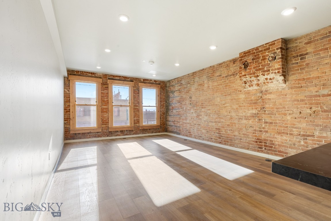 59 E Park Street 206 Property Photo 8