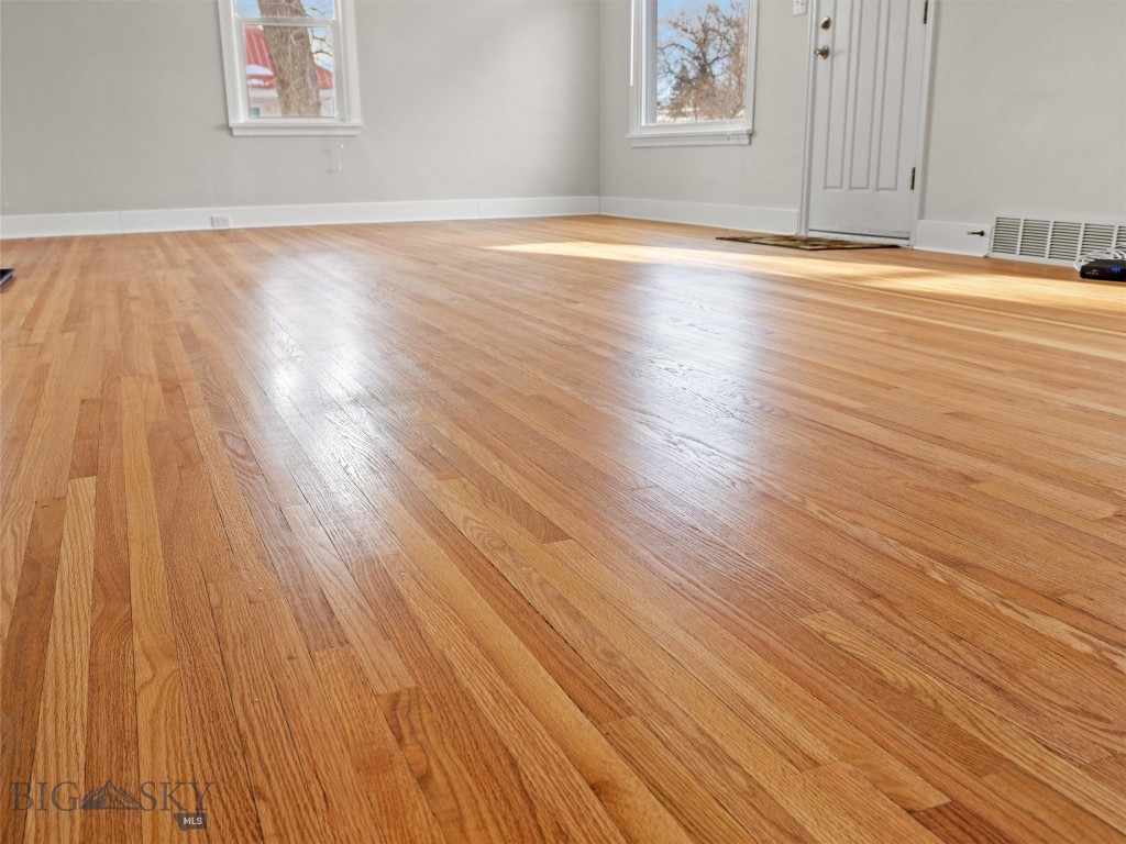 302 E Callender Street Property Photo 5