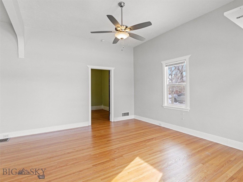 302 E Callender Street Property Photo 7