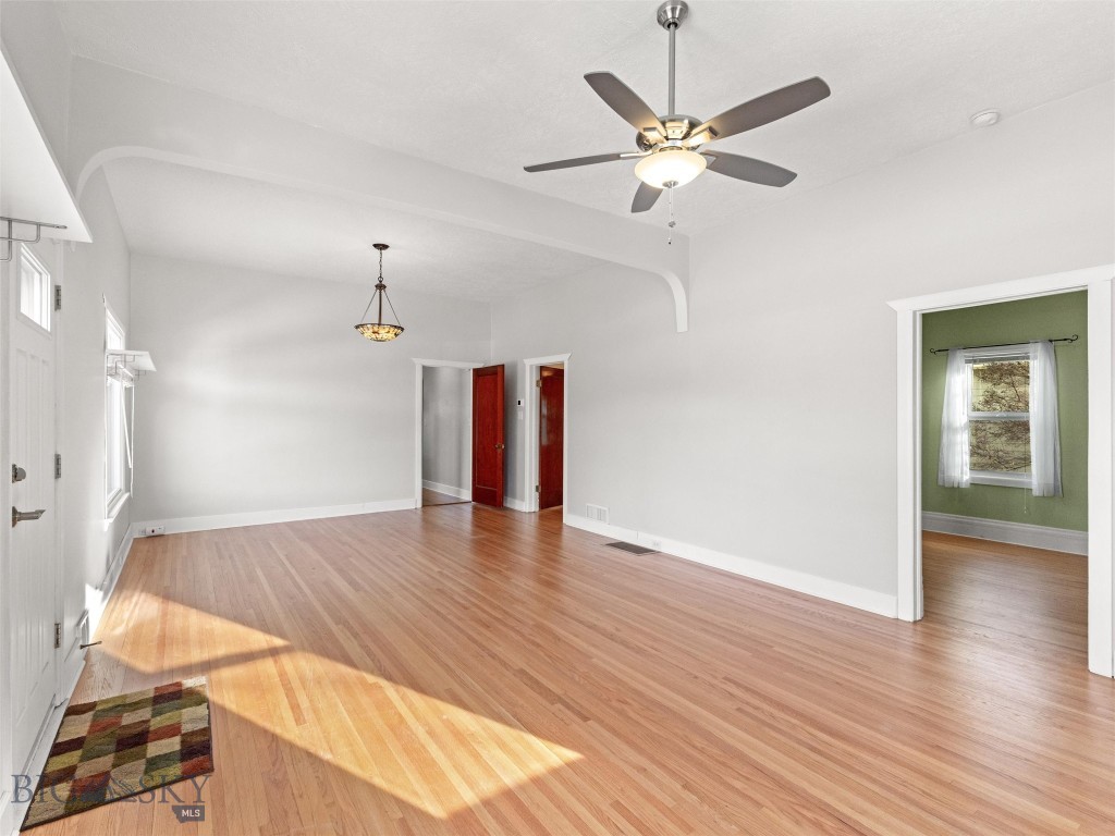 302 E Callender Street Property Photo 9