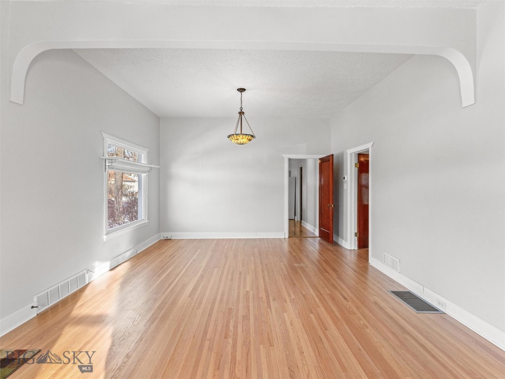 302 E Callender Street Property Photo 12