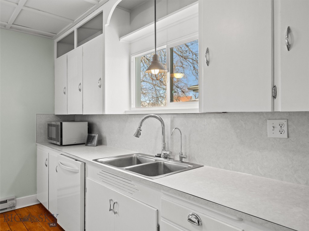 302 E Callender Street Property Photo 15