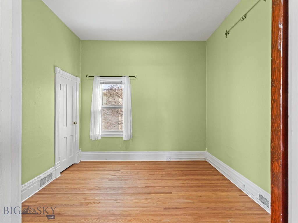 302 E Callender Street Property Photo 19