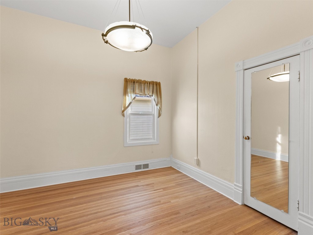 302 E Callender Street Property Photo 22