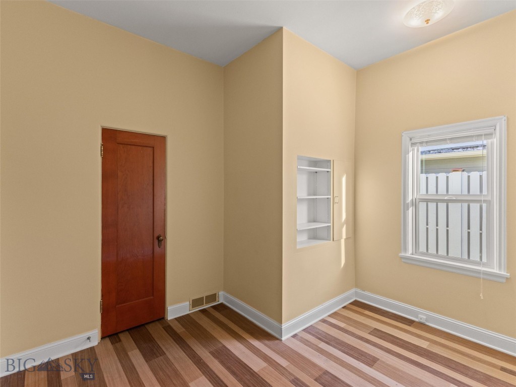 302 E Callender Street Property Photo 26