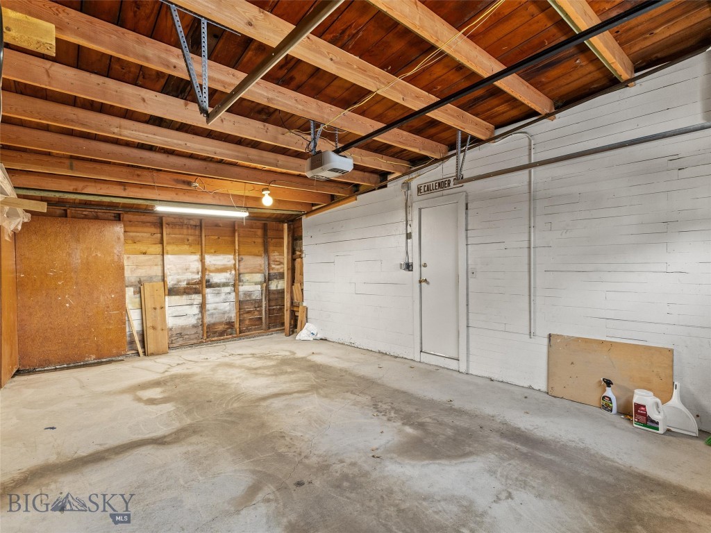 302 E Callender Street Property Photo 36