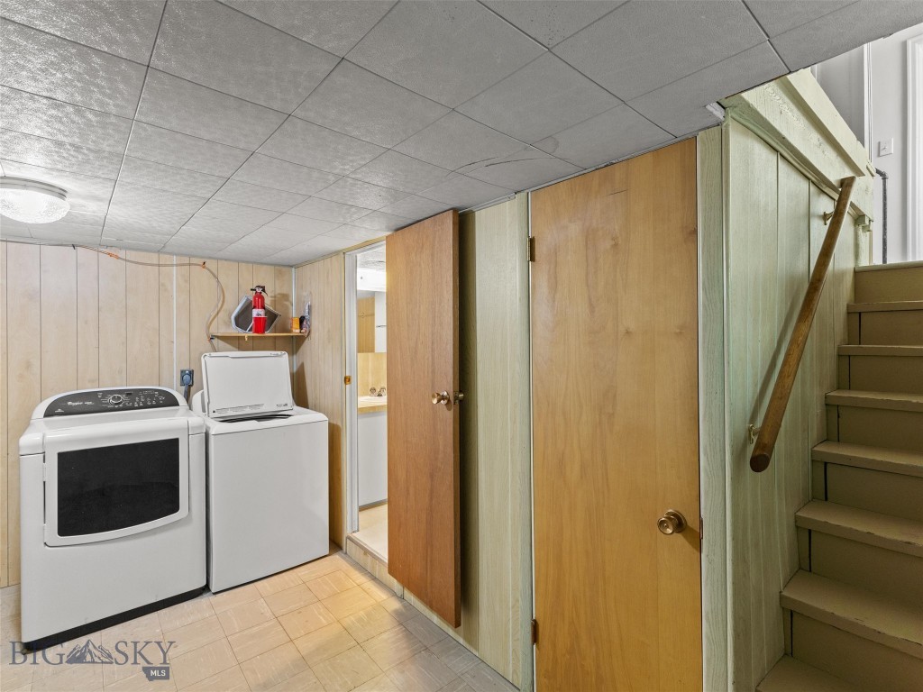 302 E Callender Street Property Photo 37