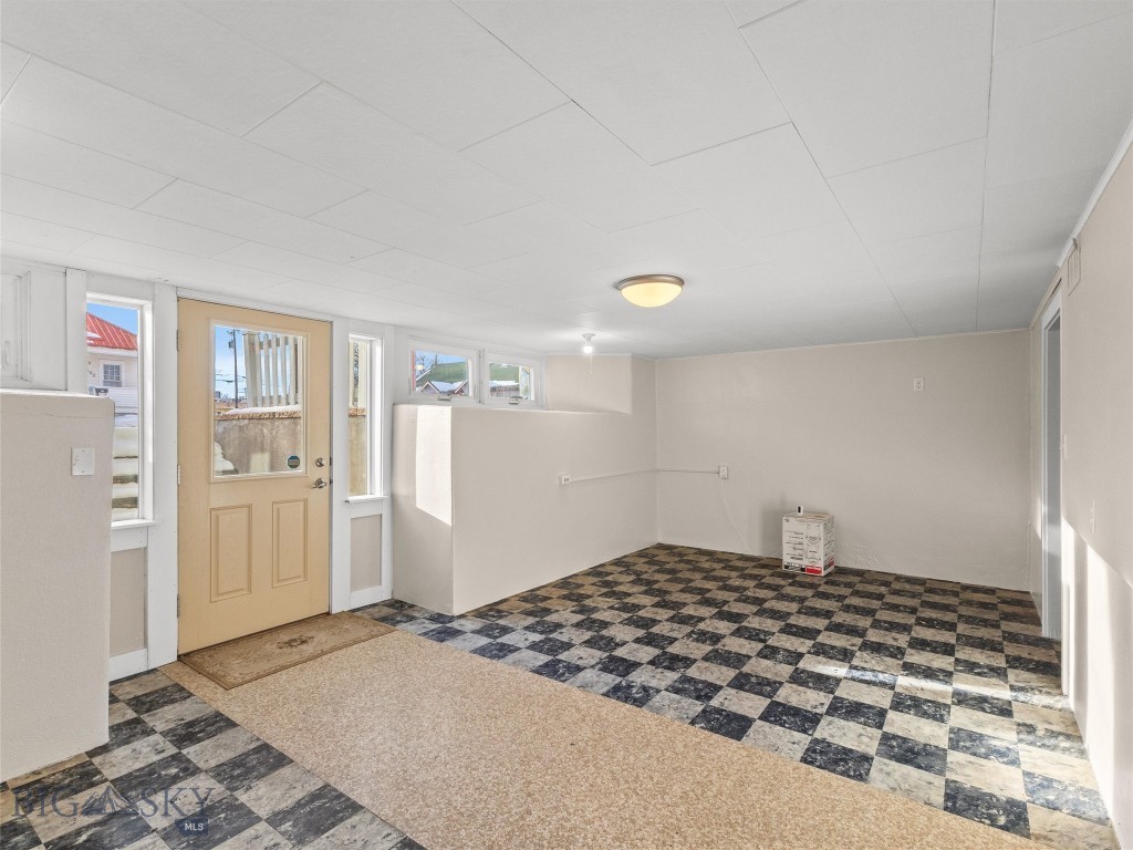 302 E Callender Street Property Photo 42